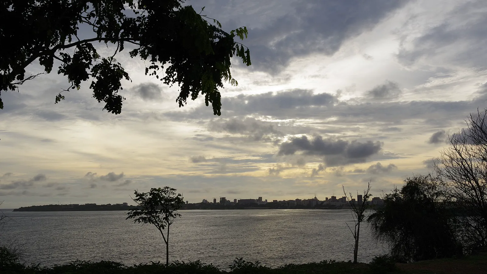 Vue de Dakar depuis Gorée